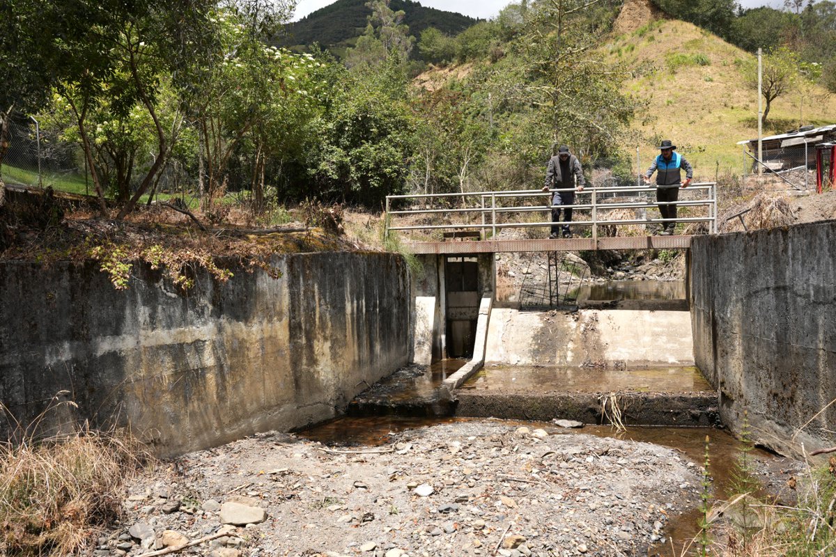 EMAPALAzogues's tweet photo. Habrá racionamientos del servicio de agua potable en Azogues por fuerte estiaje, los cortes se extenderán 6 horas en algunos sectores de la ciudad y hasta 10 horas en otras. https://t.co/2fEoSmWJKp