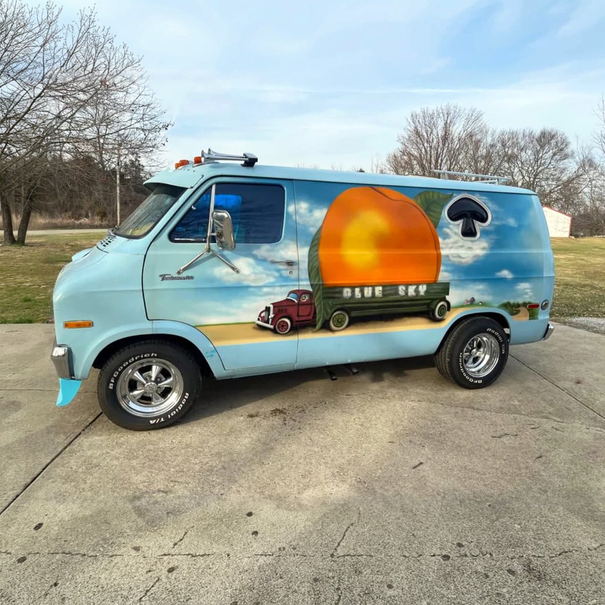_VanCult_'s tweet photo. Happy Van Mural Monday!
..
#tagtheowner #tagthevan #tagthephotographer
..
#vanmuralmonday #van #mural #monday #mopar #dodge #dodgevan #tradesman #streetvan #vannin #vanlife #vanporn #customvan #showvan #boogievan #vancult #getinandgetiton https://t.co/MUeOaEoQAg