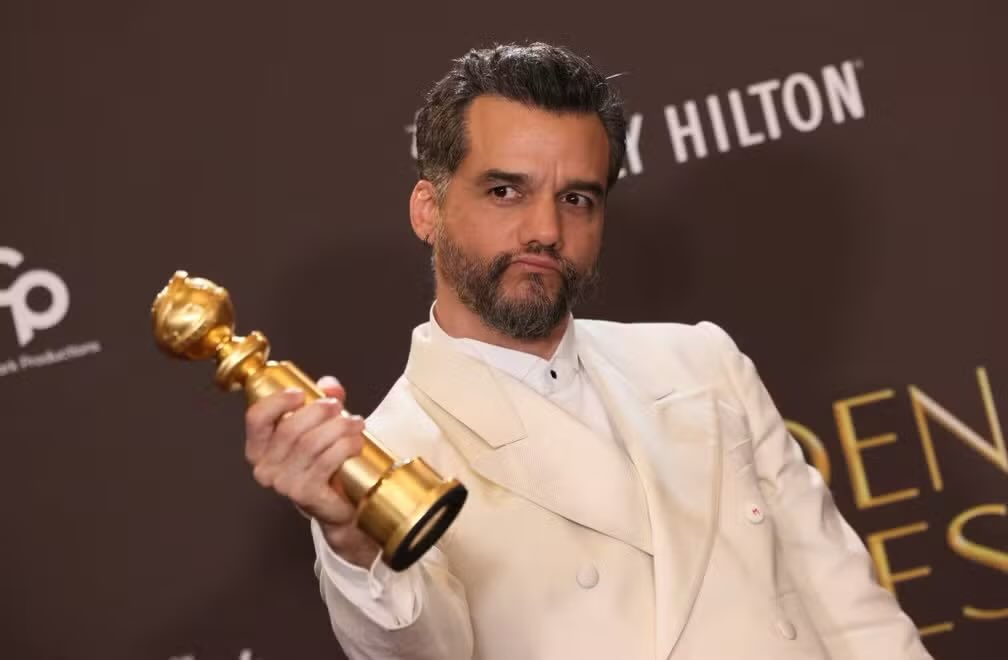 sidneitelles's tweet photo. O Brasil retoma seu lugar no mundo! 🇧🇷 

A vitória de "O Agente Secreto" e de Wagner Moura no #GoldenGlobes prova que investir em cultura é fundamental. 

Kleber Mendonça Filho e Wagner mostraram que nossa arte é nossa maior riqueza. O cinema nacional respira e vence! 💙 https://t.co/FPqK8eV2ah