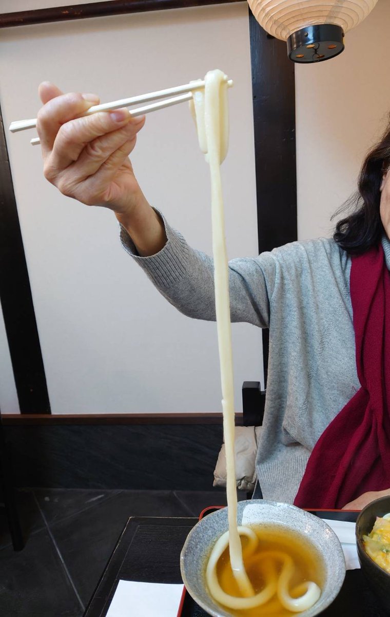 京都北野天満宮  「たわらや」1本うどん (今は長すぎるので２本)