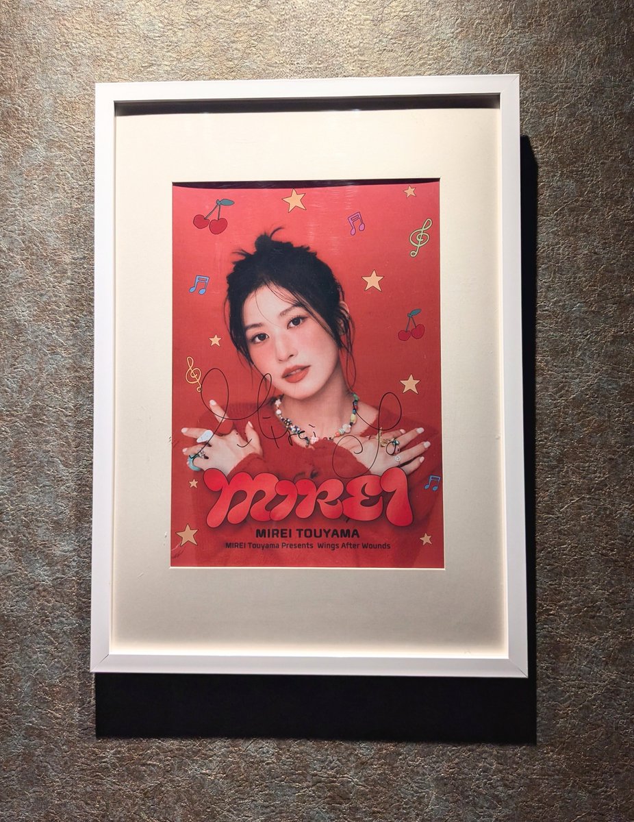 サイン入りポスター早速飾りました！ #當山みれい