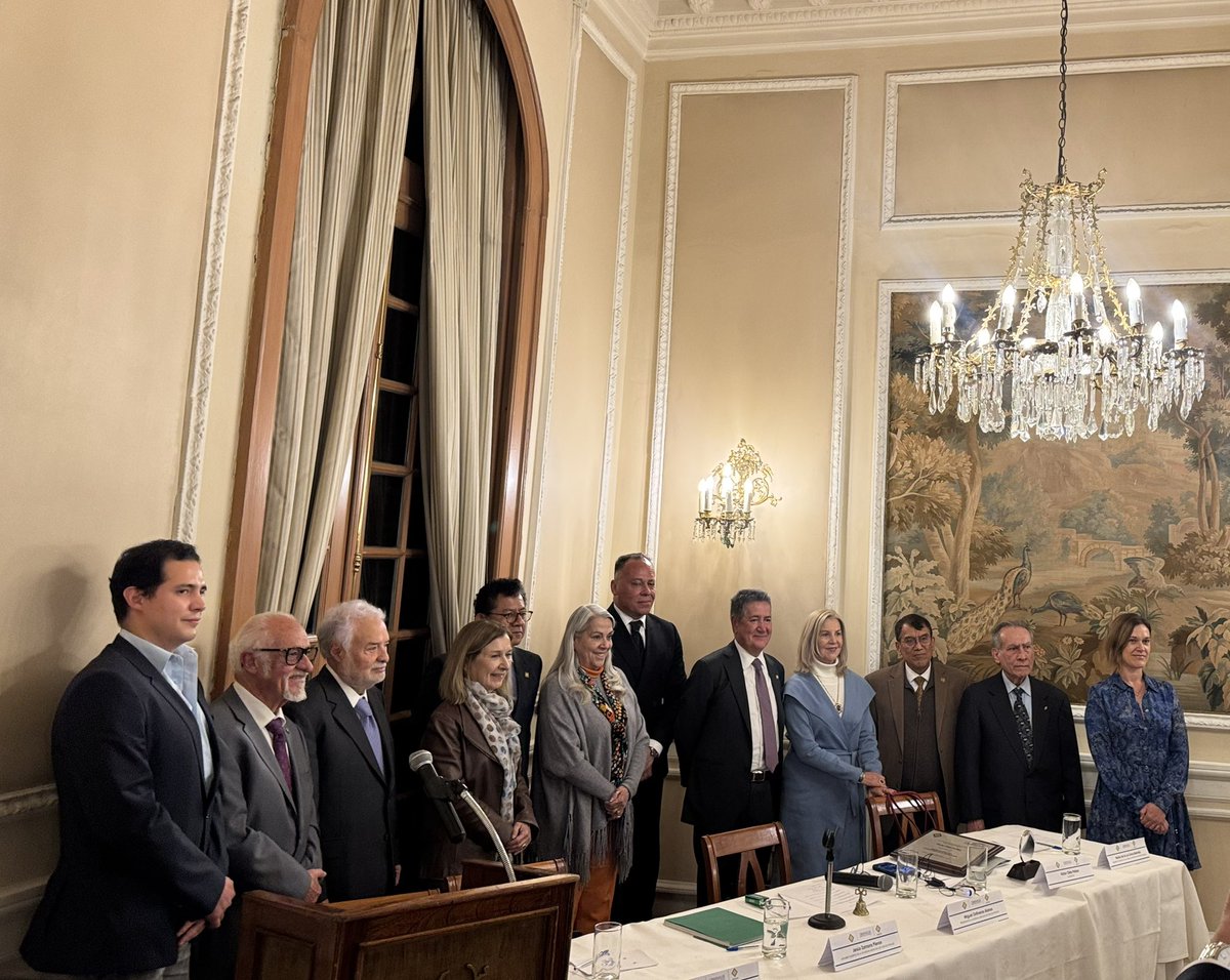 Alejandro Díaz de León tweet media