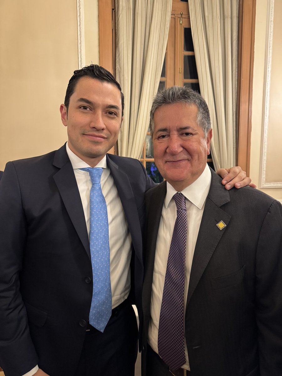 Alejandro Díaz de León tweet media