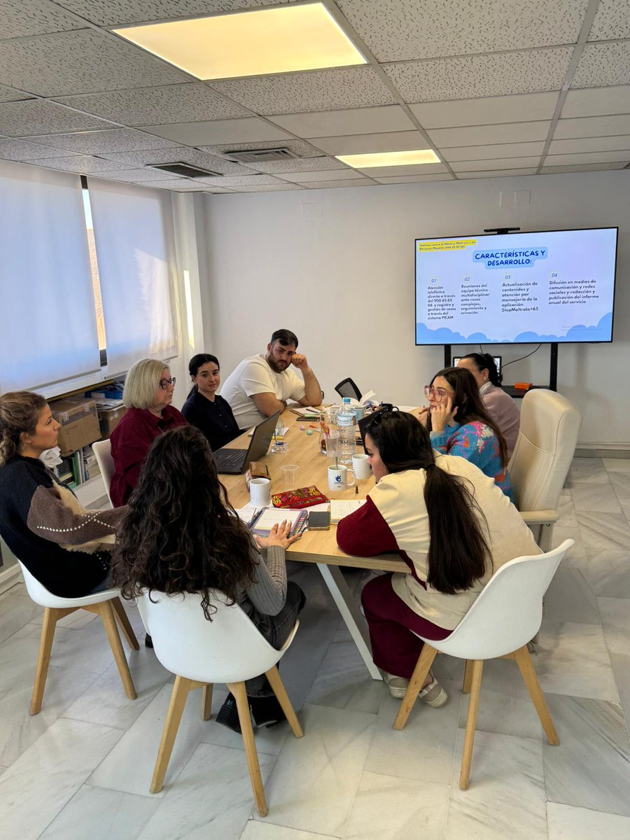 ¡Da gusto volver a ver la oficina llena de ideas y compromiso! ✨

Primera reunión del año con el equipo completo para poner en marcha los 14 proyectos aprobados para 2026. Ya estamos manos a la obra 💪

Pronto contaremos más.
🔗 Confemac.net #EnvejecimientoActivo