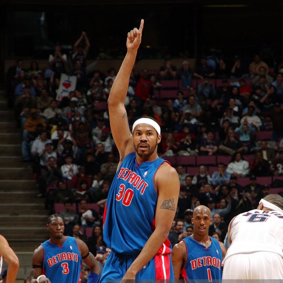 OnceDribble's tweet image. Detroit lost the first 2 games Sheed played with them and then went 17-3 with him down the stretch (70-win pace) In these games the Pistons had a:

—A MOV of +13.6
— Relative DRtg of around -12.0
—Held opponents UNDER 70 points in 8 of those 20 games

Elite impact.