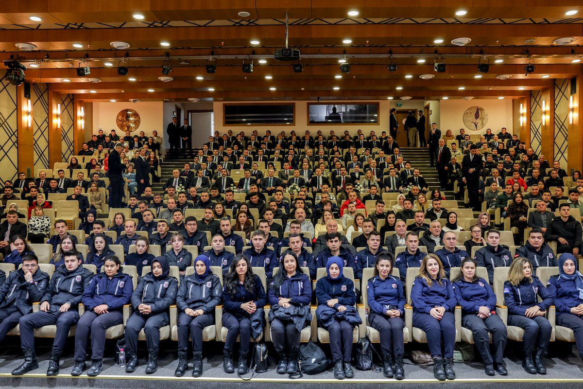ctekurumsal's tweet photo. Kontrolörler Kurulu Başkanlığı Yıllık Değerlendirme Toplantısının açılışında, Genel Müdürümüz @YavuzEnis, Ankara Personel Eğitim Merkezi’nde eğitim gören kursiyerler ile Sincan Ceza İnfaz Kurumları Kampüsü’nde görev yapan personelimize hitap etti.

Gerçekleştirilen programda, kurumlarda yürütülen denetim faaliyetlerine ilişkin değerlendirmelerde bulunan Genel Müdürümüz, denetimin kurumsal işleyişin sağlıklı yürütülmesindeki rolüne dikkat çekerek, denetim süreçlerinin etkinliğinde personelin sorumluluğu ve katkısının önemini vurguladı.

📍Ankara Personel Eğitim Merkezi