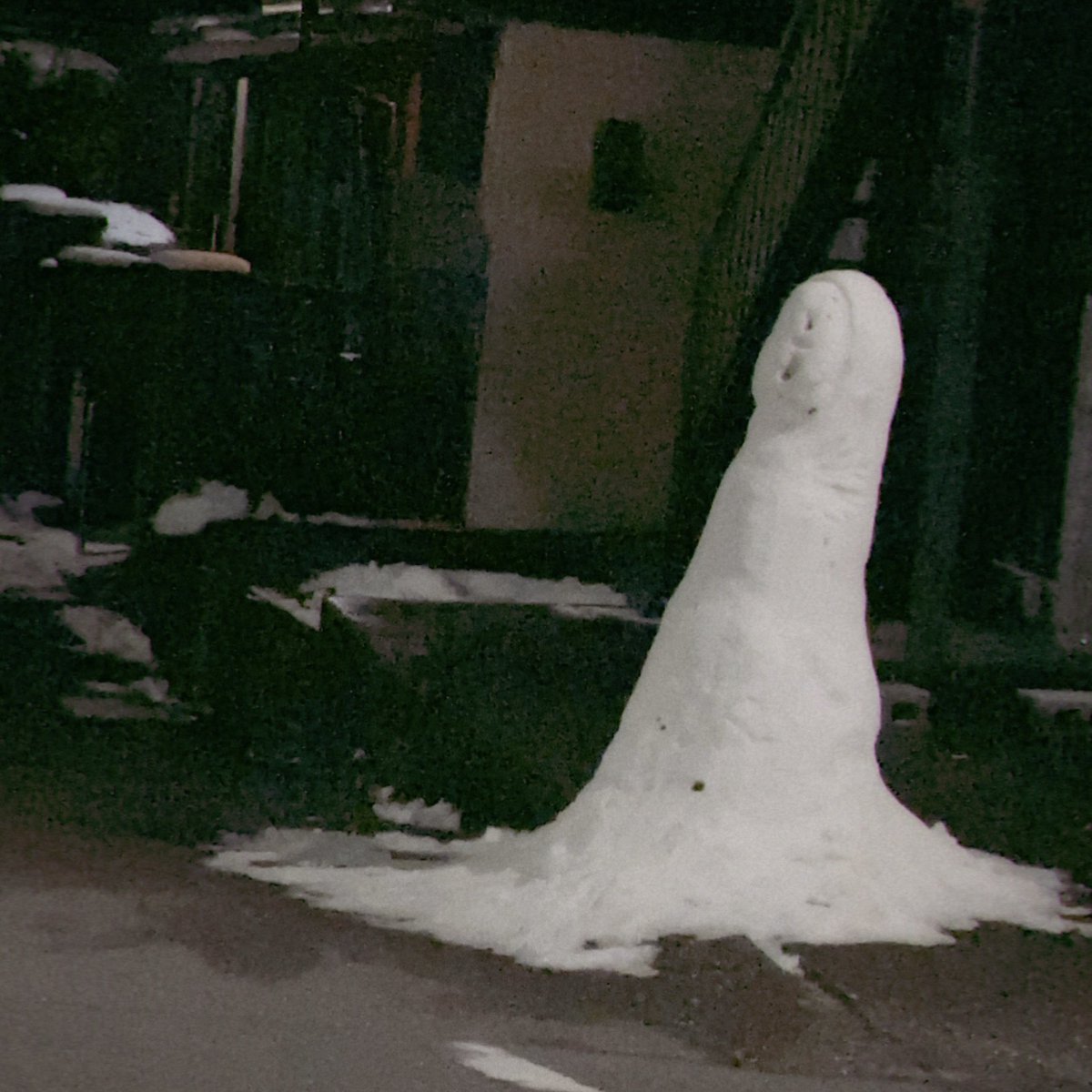 近所に『カオナシ』出現⛄️👀
#雪だるま
#カオナシ
#ジブリ