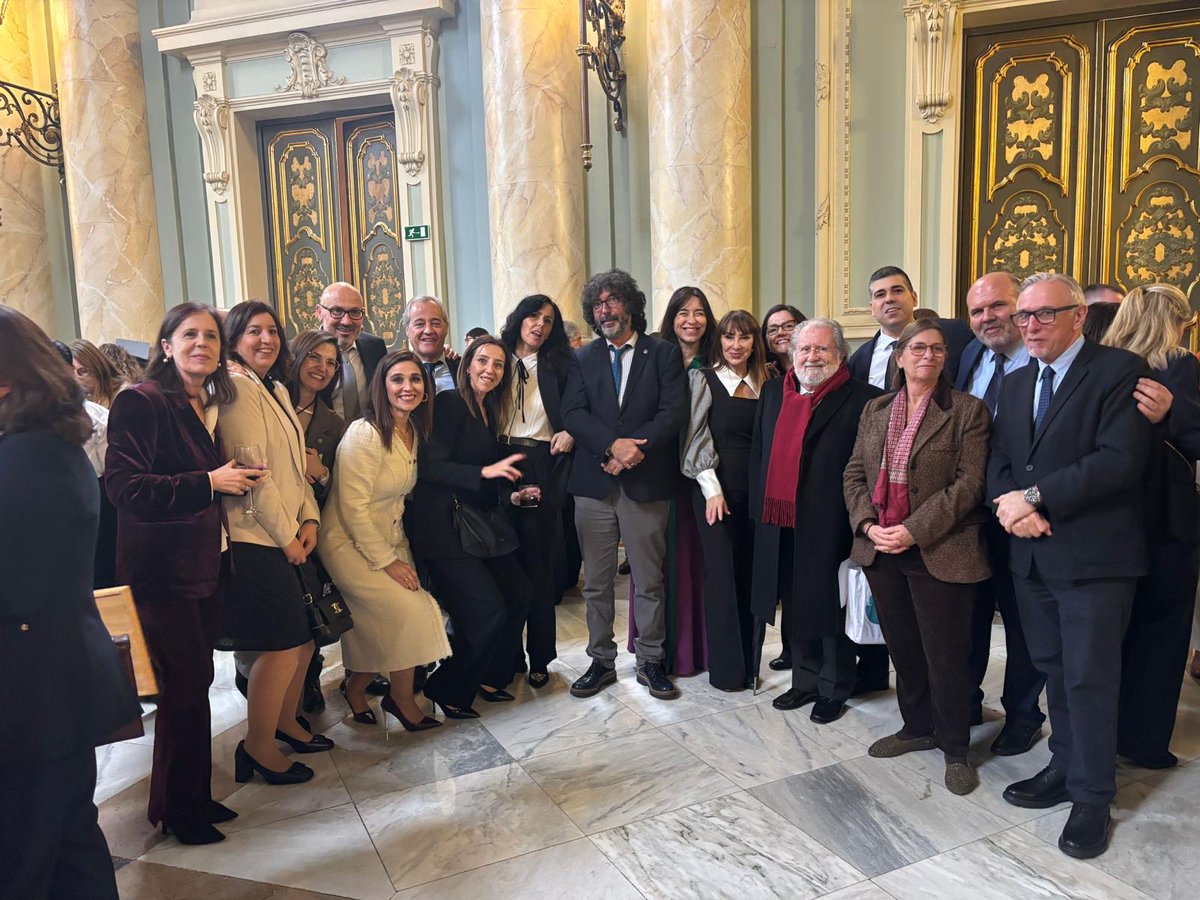 Hoy se han entregado los despachos a los compañe@s del turno de juristas de reconocido prestigio en el salón de los pasos perdidos del TS. 

Que la humanidad y el acierto os guíen , sois un verdadero lujo de compañer@s y un gran fichaje para la Carrera Judicial.