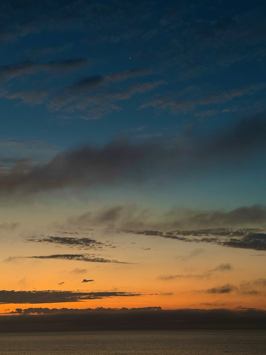 AprilStFranco's tweet photo. Favorite Celestial Photos Of 2025 https://t.co/hyFXnlcQmG