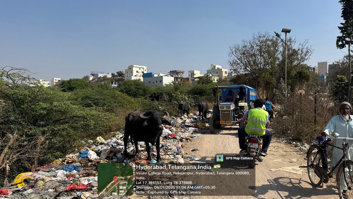THECCCYBERBAD's tweet photo. Ibrahim Bagh Lake bund is piled with solid waste, turning it into a dumping yard. 🚨
While @CommissionrGHMC runs a Mega Sanitation Drive, why is Neknampur Ward-128 ignored?
Immediate action needed. @DCNarsingi @GHMCOnline @gadwalvijayainc @GummallaSrijana @TelanganaCS @ZC_SLP https://t.co/U0HqaBoOFW