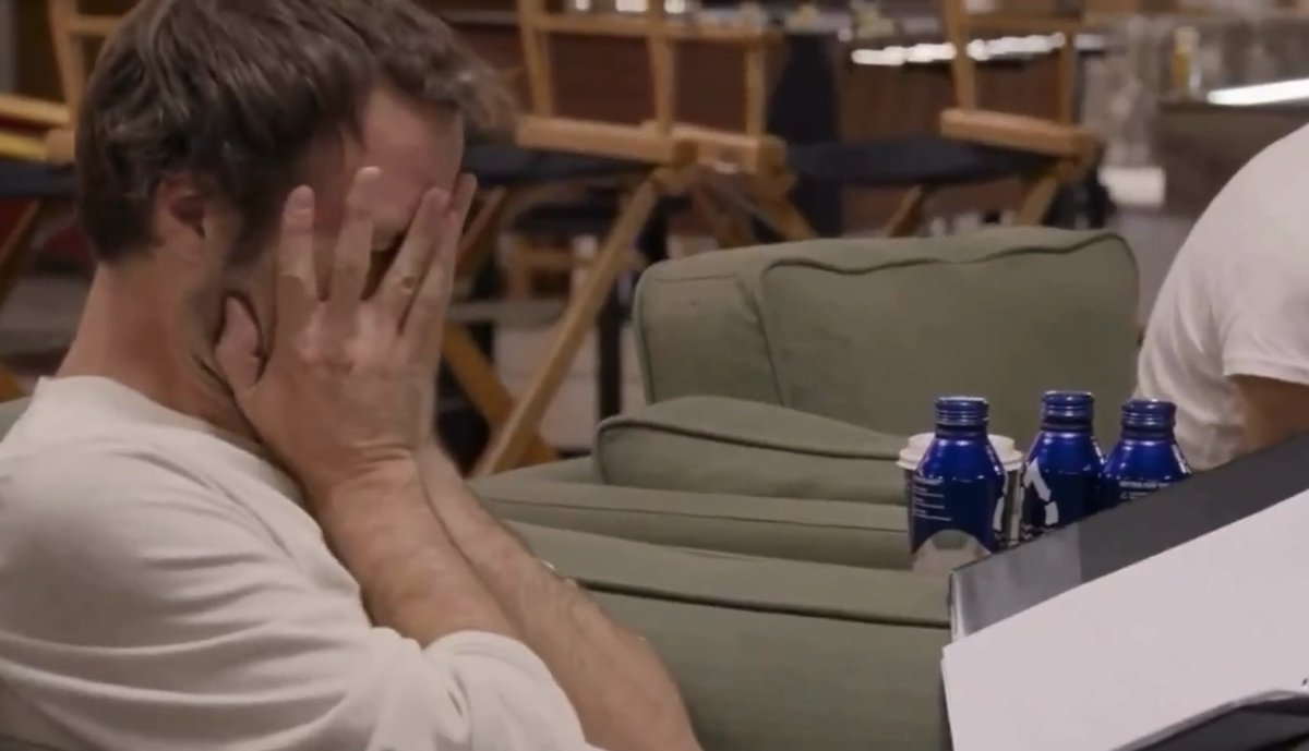 elsbestie's tweet image. the fuck you crying for bitch you wrote this..