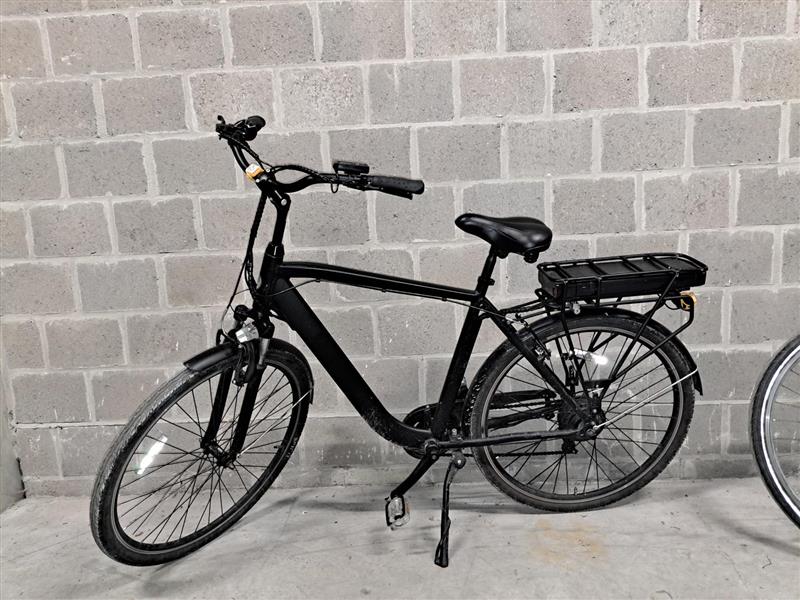 pzvlas's tweet photo. 🚨Deze elektrische fiets (merk Spirit) werd gestolen op 17 december aan het station van Kortrijk.  De verdachte werd onderschept in het station van Moeskroen door Securail👉De eigenaar van de fiets kan zich melden via het e-mailadres pz.vlas.fietsdiefstallen@police.belgium.eu https://t.co/SOIAyQjgbr
