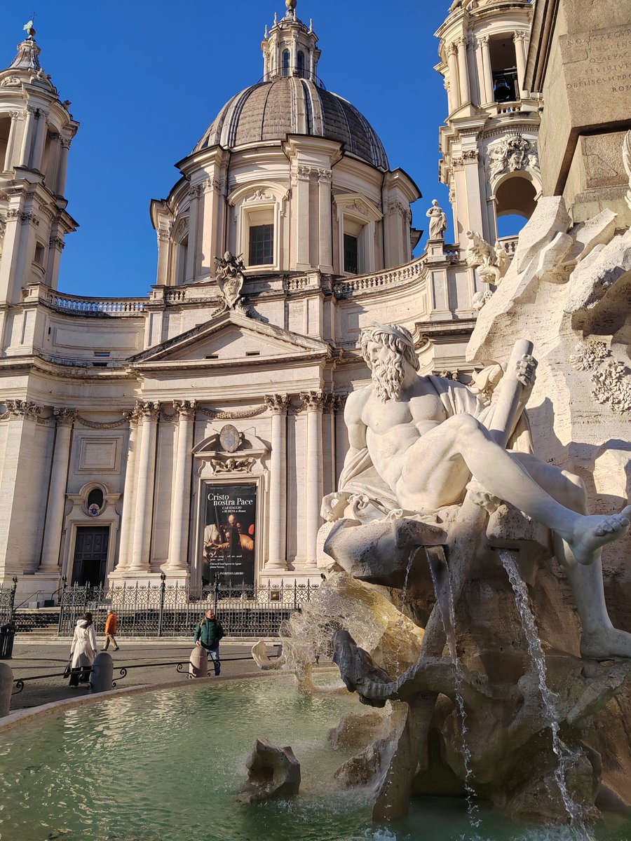 vaticannews_it's tweet photo. A #Roma, nella chiesa di Sant’Agnese in Agone, due grandi capolavori del Seicento raccontano il cuore della fede cristiana.  #Caravaggio e Rubens in dialogo 

Leggi l'articolo di @PaoloOndarza su #VaticanNewsIT⬇️

https://t.co/I6T1mOOxOt https://t.co/omsmVhflSb