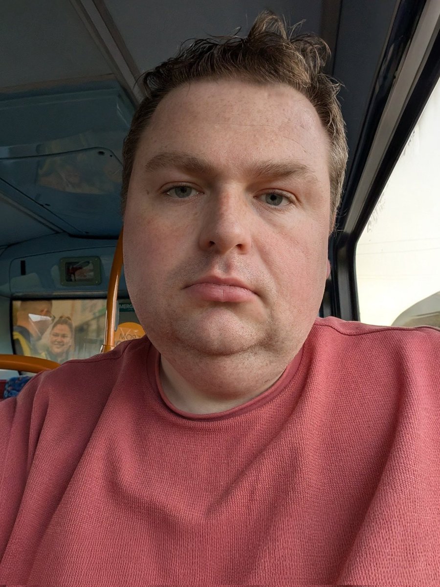 Duranium1991's tweet image. After work bus selfie 🚌🤳🏻#Selfie #NoFilter