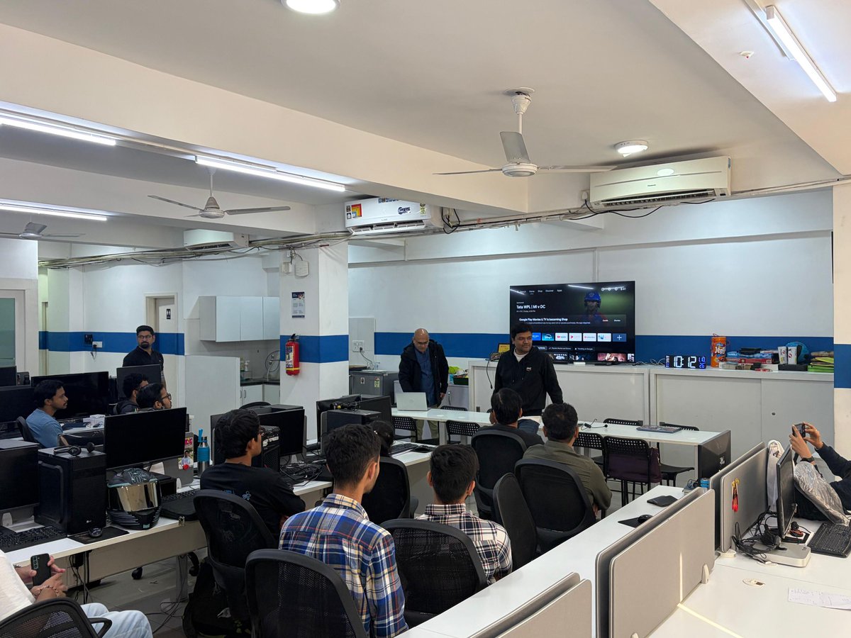 AWS User Group Vadodara tweet media