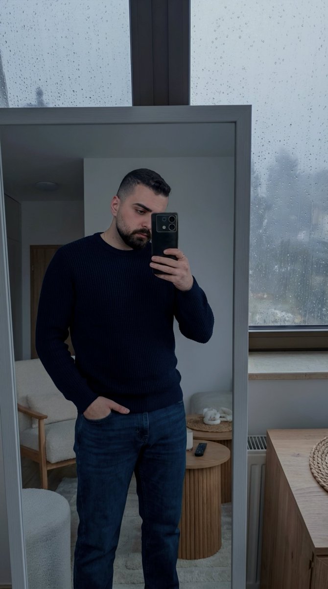 Hassnkhalife's tweet image. Rainy days and quiet reflections ⛈️💙
.
.
.
.
#MensStyle #MenWithStyle #MirrorSelfie  #OOTD #Vibes 
#Men #WinterMood #RainyVibes