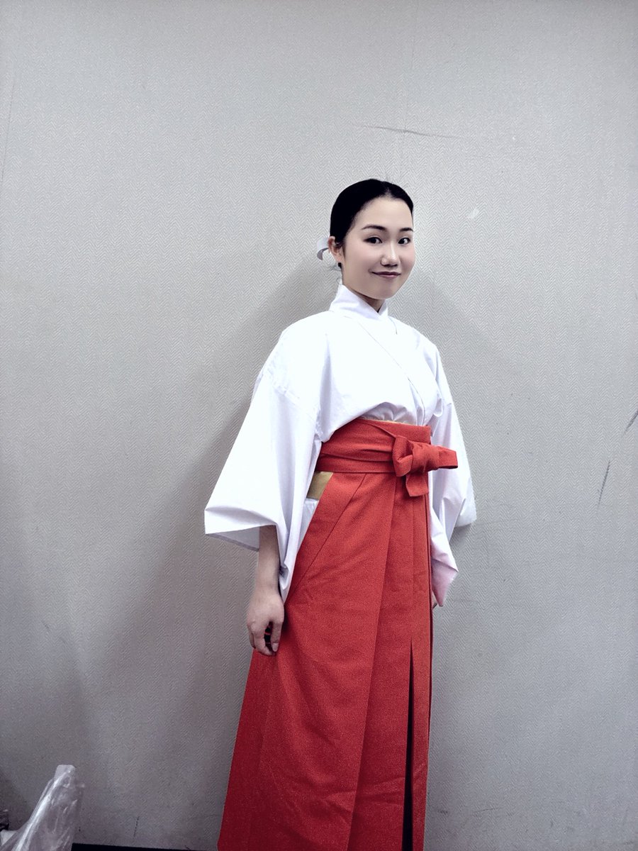 Satsu__ki27's tweet photo. #やってみなはれ  
 #大阪150年物語
無事に終演しました❗️
活気ある大阪を学び、
自分が生まれる前の時代を研究するのも楽しかったです☺️
皆さんも「やってみなはれ」❣️

第一章 お由役 安河内咲月 https://t.co/WLLuY84hJz