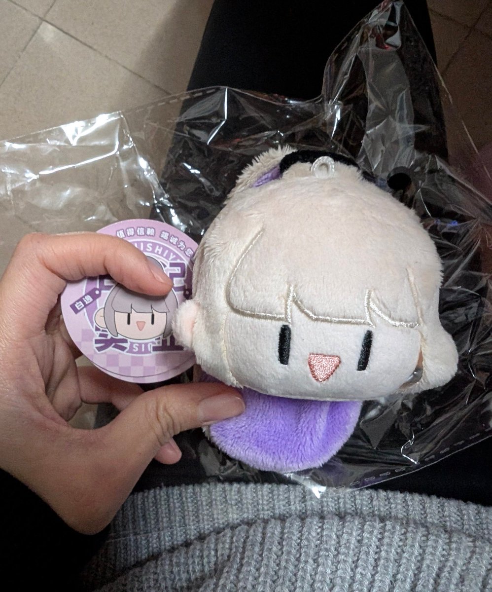 ManMan0138's tweet image. 有朋友想要白記紫薯（？），於是順手收了一顆
可惜錯過白老闆的生日，不過可以拿去無期年終給朋友開壇🤣🤣🤣