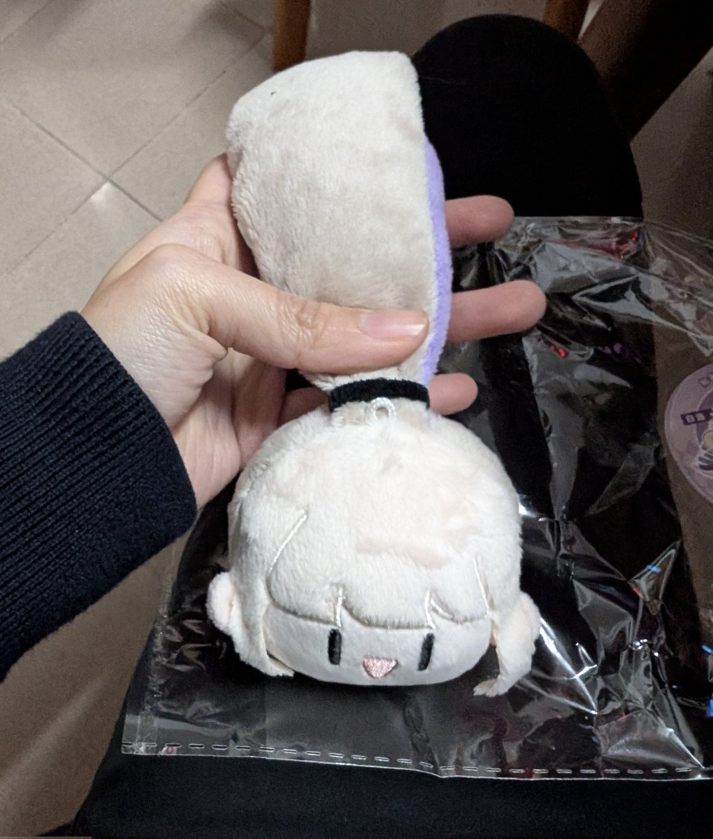 ManMan0138's tweet image. 有朋友想要白記紫薯（？），於是順手收了一顆
可惜錯過白老闆的生日，不過可以拿去無期年終給朋友開壇🤣🤣🤣