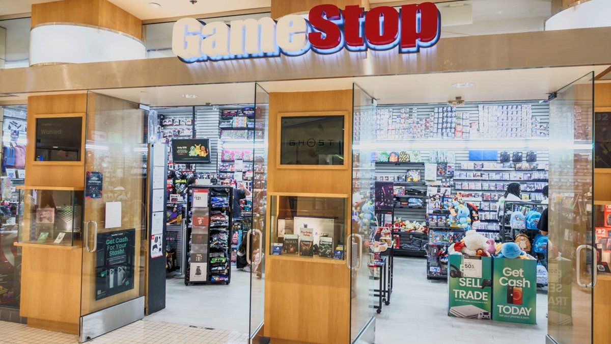 Pirat_Nation's tweet image. GameStop is closing hundreds of stores while CEO Ryan Cohen takes $35 billion in performance-based stock options.

Store signs appeared early in 2026 warning customers that the location would close, offering last-chance discounts.