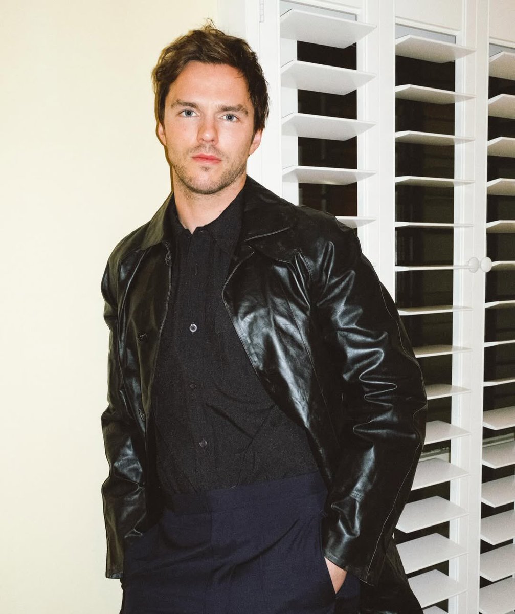 timelyhoult's tweet photo. why does he just stare directly into the camera https://t.co/RAkF92Xu7q