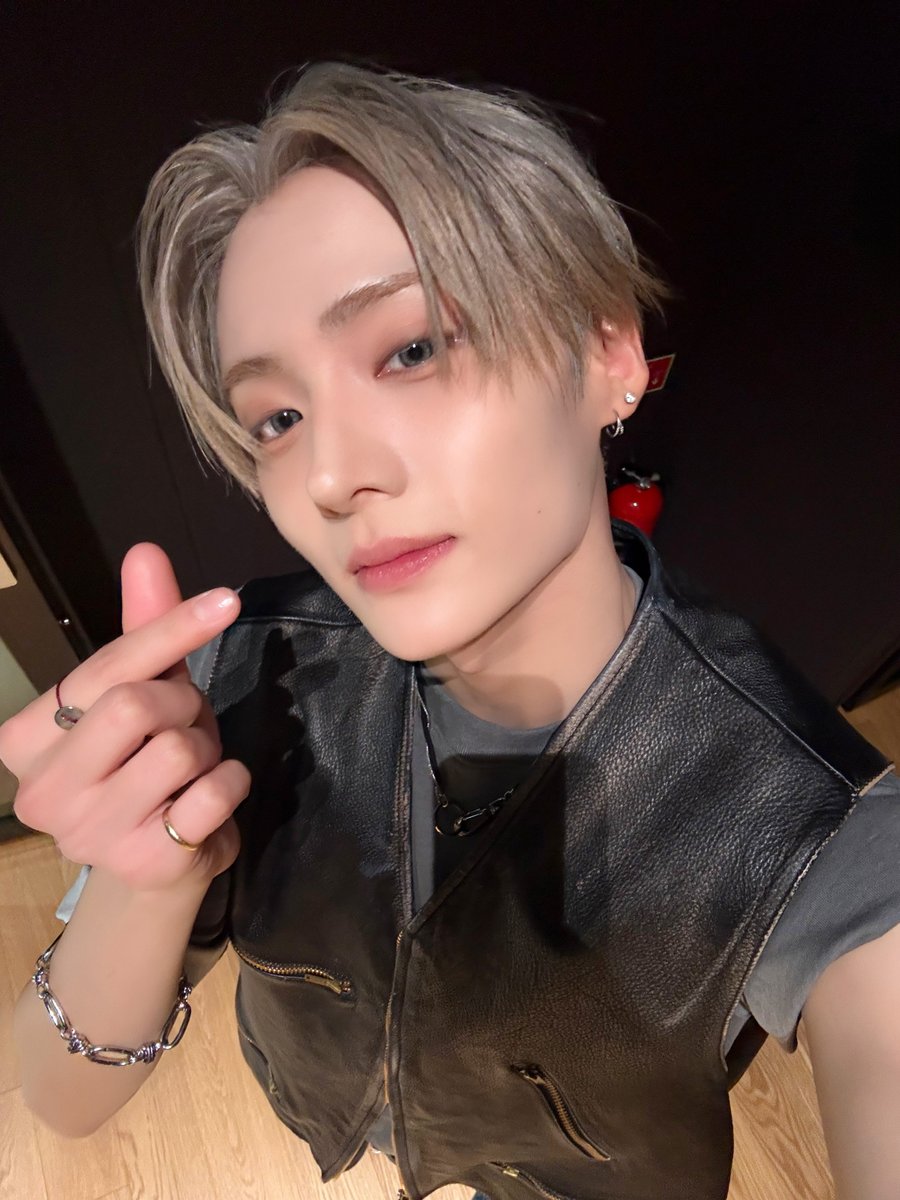 ALD1_official's tweet image. 앨리즈~ 우리의 오늘을 진심으로 축하해요🫶 긴 시간 끝에 드디어 제가 데뷔를 하게 되었어요. 어떠한 말도 생각이 안 날 정도로 그저 정말 행복하고 설레는 것 같아요. 이런 순간도 앨리즈와 함께라는 게 참 감사한 것 같아요. 오래오래 내 곁에 있어줘서 고마워요. 앞으로도 잘 부탁해요. 앨리즈와…