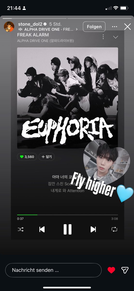 loveforjunseo's tweet photo. daehyeon and seokhwa support the maknae 🥺🫶🏻!! #wei https://t.co/fACrklA6Sv