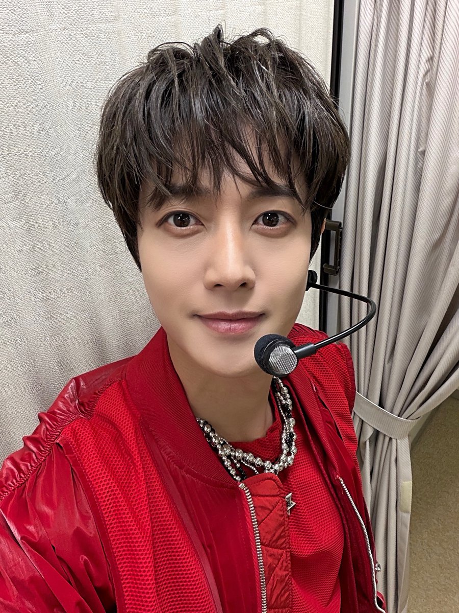 Kkorepo's tweet photo. 「FIVE O ONE」、華やかなビジュアルで大阪公演終了のあいさつ　
#FIVEOONE　　
🔗https://t.co/VlUeSvVdXh https://t.co/rjX5mAHEzQ