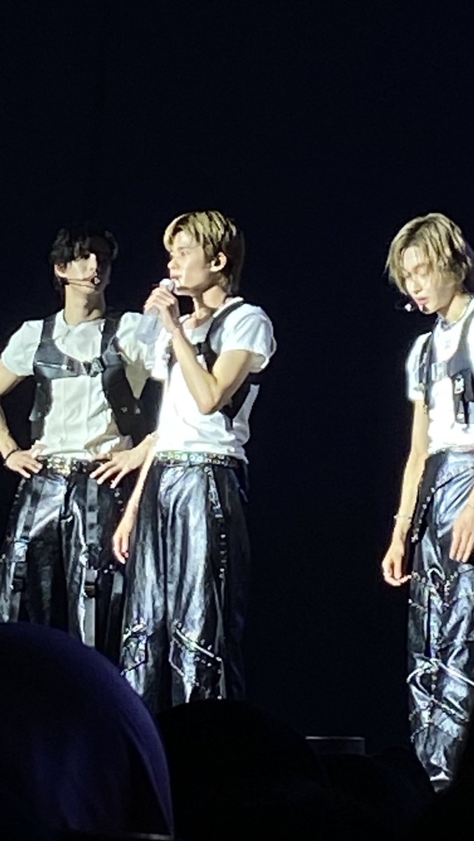 wonbin looking at anton while he's not looking &amp; anton looking at wonbin while he's not looking .... :) (but my camera quality is ass)