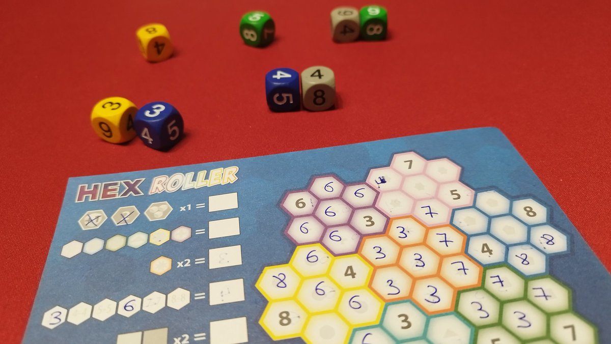 carmavi5's tweet photo. #Hexroller 🔷🔶 roll 🎲 & write 🖍️ rápido y divertido 😀👍. Con unas reglas 📄 muy sencillas y sin esperas entre turnos⌛, intenta puntuar más que tus rivales 🏆. @ArrakisGames https://t.co/OVnBM1mBw4