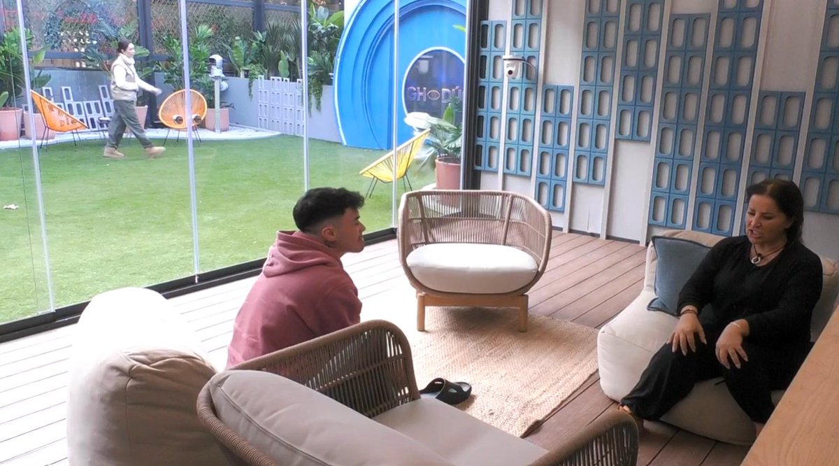 ghoficial's tweet photo. Raquel: "Yo antes era como Sonia. Ahora entiendo que Belén y Carmen son las que más tienen que hablar en las galas, porque saben cómo hacerlo"

#GHDúoCuentas1 #GH12E

🔴 Señal 1: https://t.co/cJa8duzHq1
🔴 Señal 2: https://t.co/c9M9Gpekgi https://t.co/gcoOd9i5fU