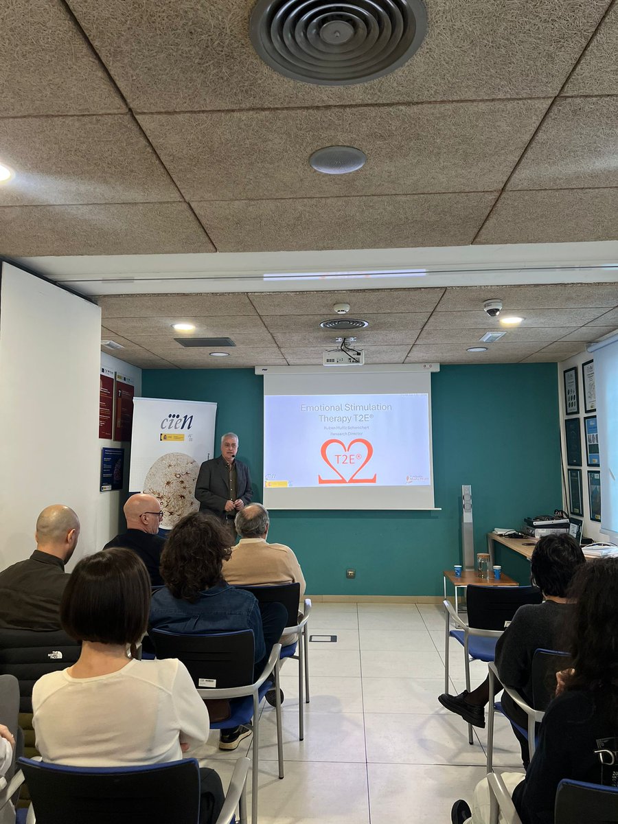 Fund_CIEN's tweet photo. 🔴Now at the #CIENSeminarSeries, researcher Rubén Muñiz (@MariaWolffCentr) is presenting the latest results on T2E emotional stimulation therapy as a non-pharmacological approach to dementia.
Sharing knowledge to drive better care and treatment.  🧠✨ https://t.co/xlevmKIirK