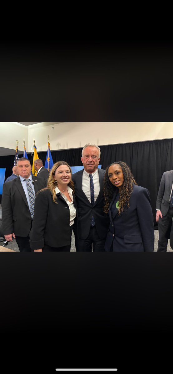 infinitecd45's tweet photo. @TrumpGirlLove She has bartonella. My doctor was instrumental in getting PANDAS acknowledged in Texas. She treats kids from around the country. Amy Offutt in Marble Falls, TX. Here she is with RFK, Jr. https://t.co/xbpHqk6EaN