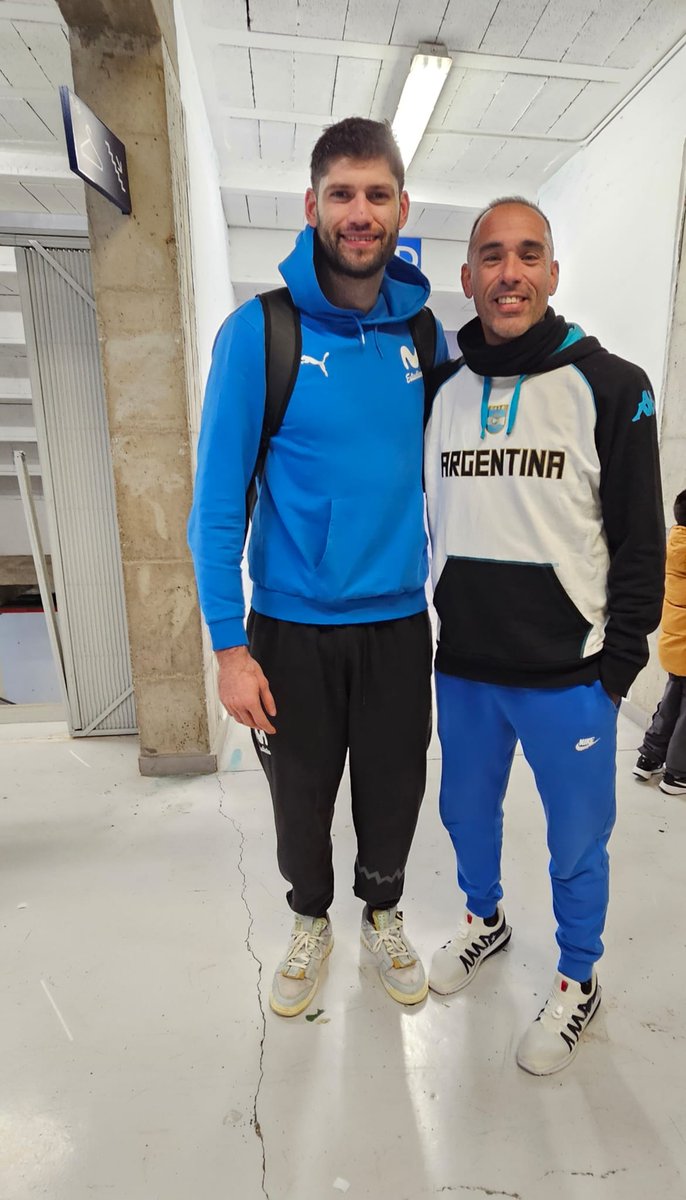 mansillapablo's tweet photo. Y después de desearlo tanto (unos 6 años aprox), llegó el día de poder conocer a una persona que admiro profundamente, porque además de lo que es como jugador de básquet, para mi es un EJEMPLO de la palabra RESILIENCIA..
GRACIAS @patitogarino por tu amabilidad, se Viene otra 29? https://t.co/wOEYUxoC0u