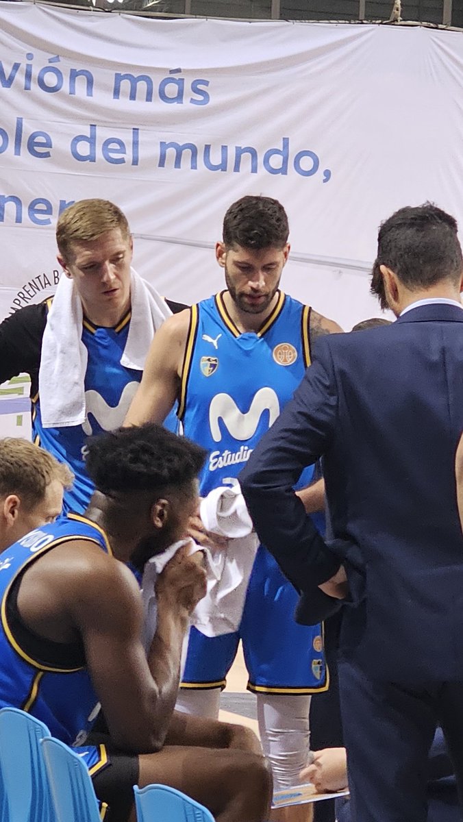 mansillapablo's tweet photo. Y después de desearlo tanto (unos 6 años aprox), llegó el día de poder conocer a una persona que admiro profundamente, porque además de lo que es como jugador de básquet, para mi es un EJEMPLO de la palabra RESILIENCIA..
GRACIAS @patitogarino por tu amabilidad, se Viene otra 29? https://t.co/wOEYUxoC0u