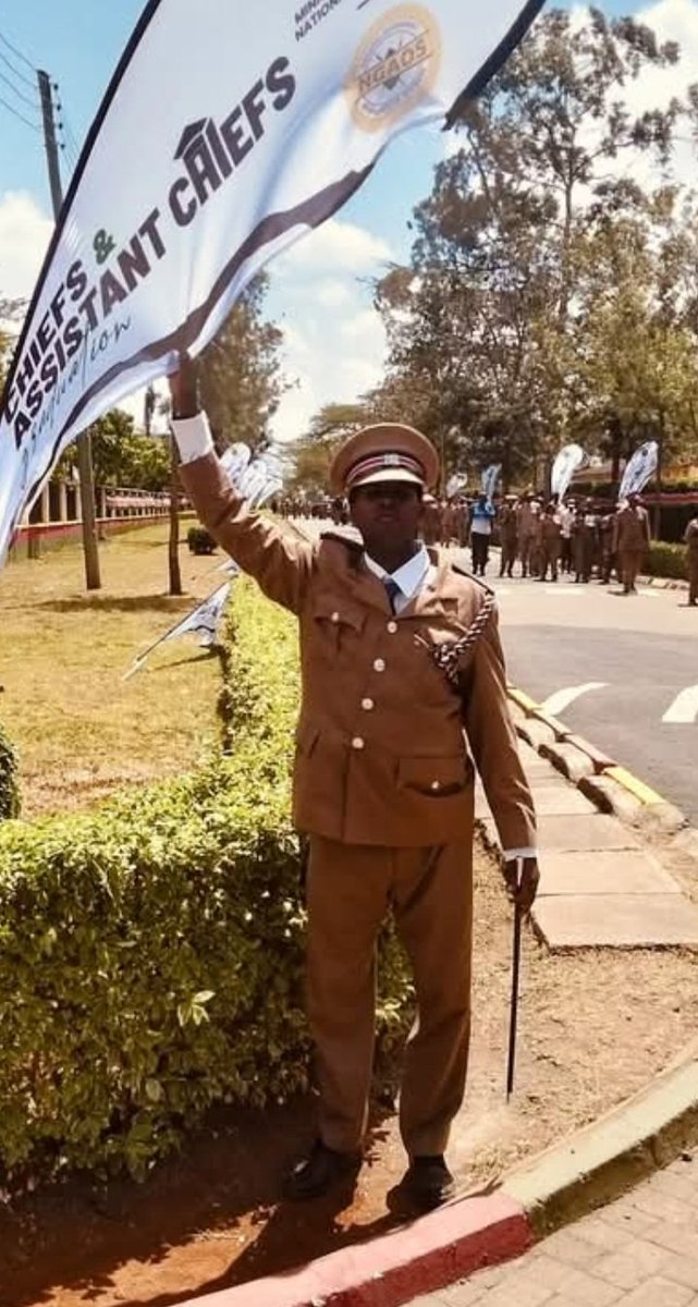 MoMarsale's tweet image. To @InteriorKE &amp;amp; President @WilliamsRuto: Khalif Hilowle Ahmed, an Assistant Chief in Garissa, scored a strong B+ in KCSE 2025 while serving his country. His goal? To become a doctor. Let’s support the dreams of our devoted public servants. #ServiceAndDreams #Garissa