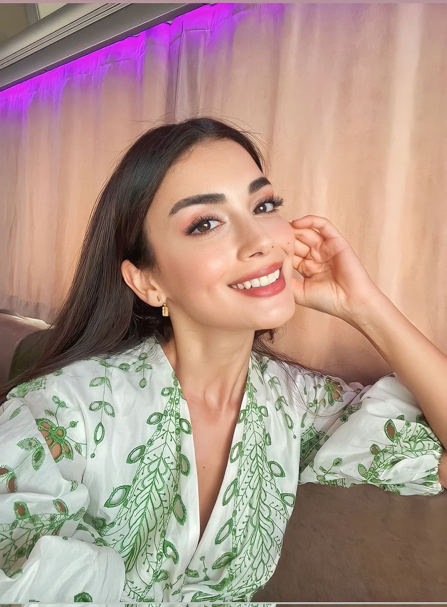 AbLooloo's tweet photo. I nominate beautiful queen ÖzgeYağız #ÖzgeYağız from Turkey for the 100 most beautiful faces of 2026🇹🇷 #100faces #100faces2026 #tccandler
@tccandler https://t.co/1a3x0Icrto