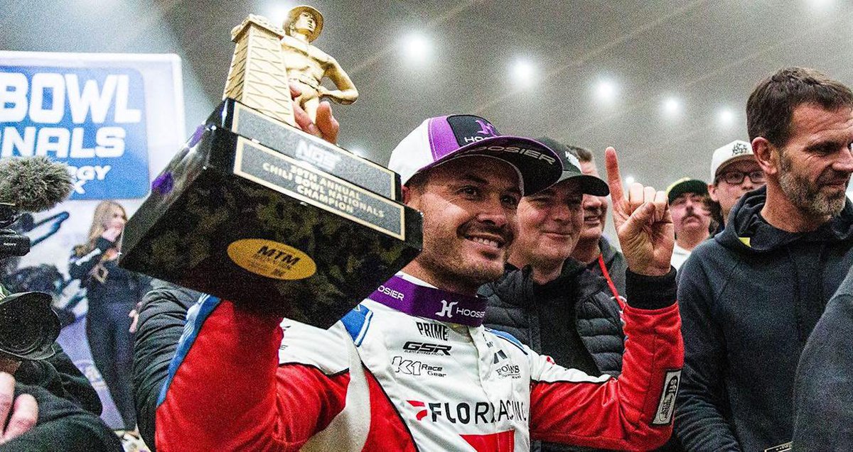 sammylazzz_'s tweet photo. Every January, racers from NASCAR, IndyCar, and every American racing series descend on Tulsa, Oklahoma to throw midget cars around a temporary, indoor quarter-mile dirt track for a chance to hoist the Golden Driller.

THIS is Chili Bowl Week, the greatest week of the year. https://t.co/6aUcEq14AQ