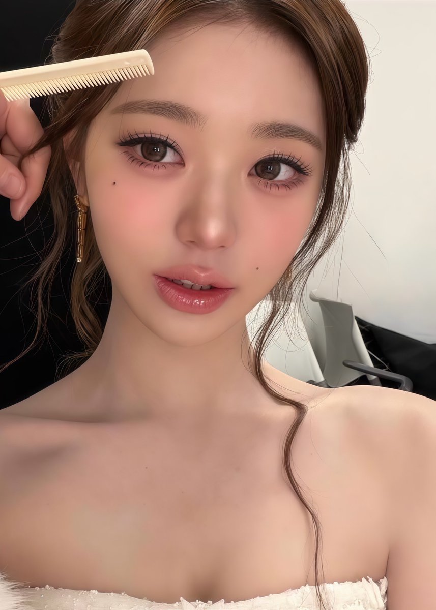 wonyoungdollz's tweet image. Her beauty 🤍✨