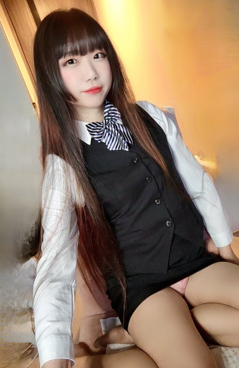 明日は早めからのんびり配信しよっかなー！\(*ˊᗜˋ*)/