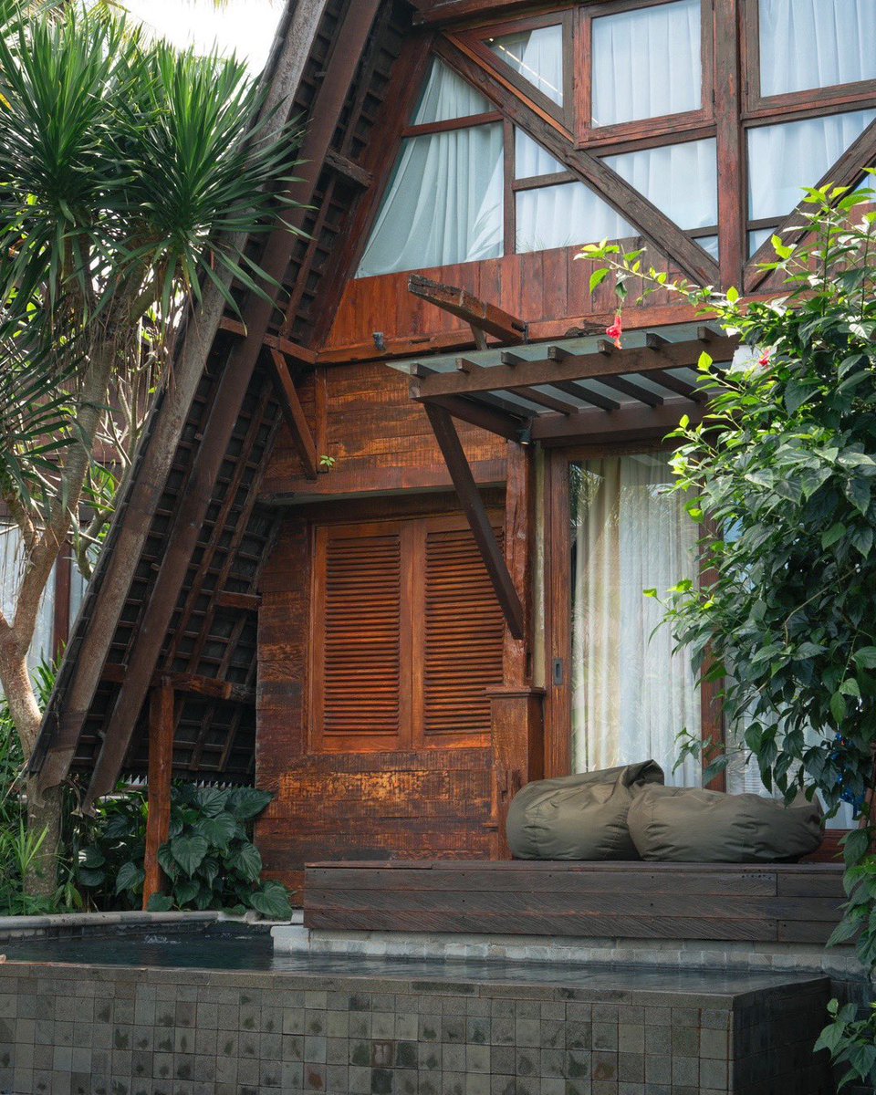 Intermoodd's tweet photo. A stunning villa among the rice fields

📍Menzel Ubud, Bali https://t.co/1HrDenr0J7