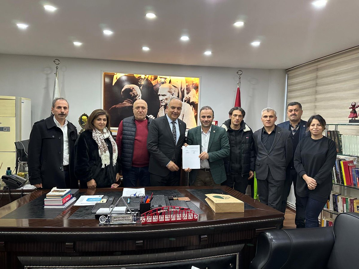 Borçka Belediyesi ile BEM-BİR-SEN arasında Sosyal Denge Sözleşmesi imzalandı.

Borçka Belediyesinde çalışan memurların, 2026-2027 yıllarını kapsayan Sosyal Denge Tazminatı Sözleşmesi (SDS), 
Bem-Bir-Sen Artvin İl Yönetim kurulu, İl Kadın Komisyonu Başkanı Dilek Kılıç Altun ve