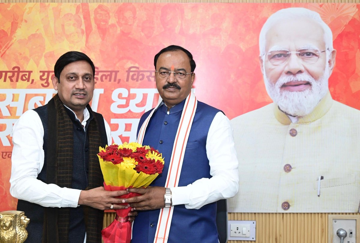 kpmaurya1's tweet photo. कैम्प कार्यालय, लखनऊ पर भाजपा जिलाध्यक्ष श्री हरीश गंगवार जी एवं पूर्व विधायक श्री विजेंद्र सिंह खटीक जी से शिष्टाचार भेंट कर कुशलक्षेम जाना। https://t.co/DpkJFcDSXC