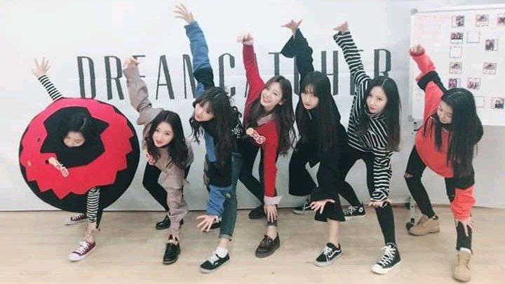 insomnicsy's tweet photo. 7 bright stars shined on 13th January 2017,
They became an inseparable family,
And achieved so much together ❤️
Happy 9th Anniversary 🐰🐥🐺🐱🐶🐼🦊

#DREAMCATCHER 
#꿈둥이들_9주년_축하해🎉 #HappyDREAMCATCHERday https://t.co/W6zE9VVq7R