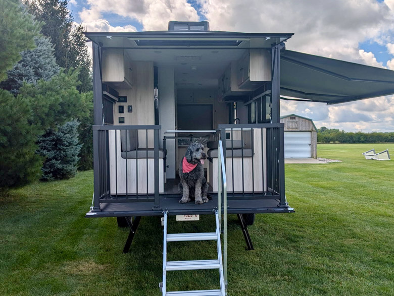 rvsupershows's tweet photo. 2026’s best new pick? The Bontrager Outdoors 21PD sports an innovative fold-out porch and thoughtful layout make this lightweight trailer a standout for weekend warriors and road-trip lovers. 🛣️🔥 
-
-
-
#rvlife #rv #traveltrailer #newrv https://t.co/SOMNk3ydua