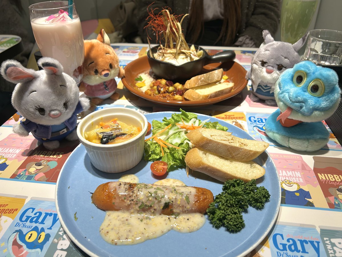 mafu__yu's tweet photo. 今年も元気に推し活いっぱいしようと思う！！！！！時間作る！！！！！！！
この前ほたちゃんとズトピカフェとハリポタショップ行けて楽しかったなぁ🥹🫶 https://t.co/7UocHttpQ9