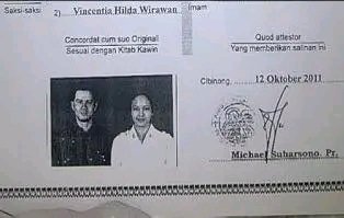 almondmilkhemmo's tweet image. Anjay nemu di platform sebelah, katanya Roby Tremonti sama Aurelie Moeremans nikah di PKKC (Paroki Keluarga Kudus Cibinong.) Merinding disco anjir.