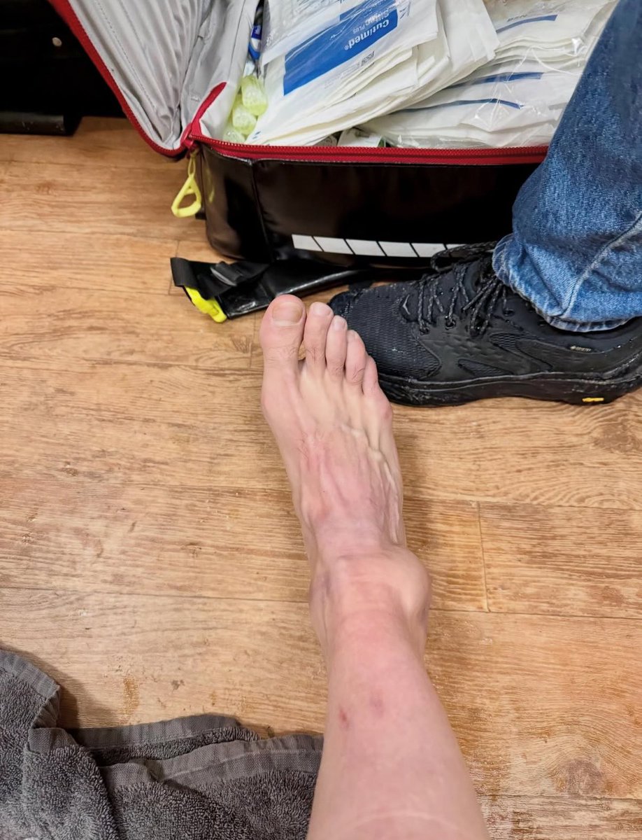 lucasaganronald's tweet image. What beautiful news we got today. Just nine days after his ankle injury (and surgery) Wout van Aert is already back riding on a bike outdoors. 🥹 Let’s go, Wout 🫶🏻

📷: posted by Wout himself