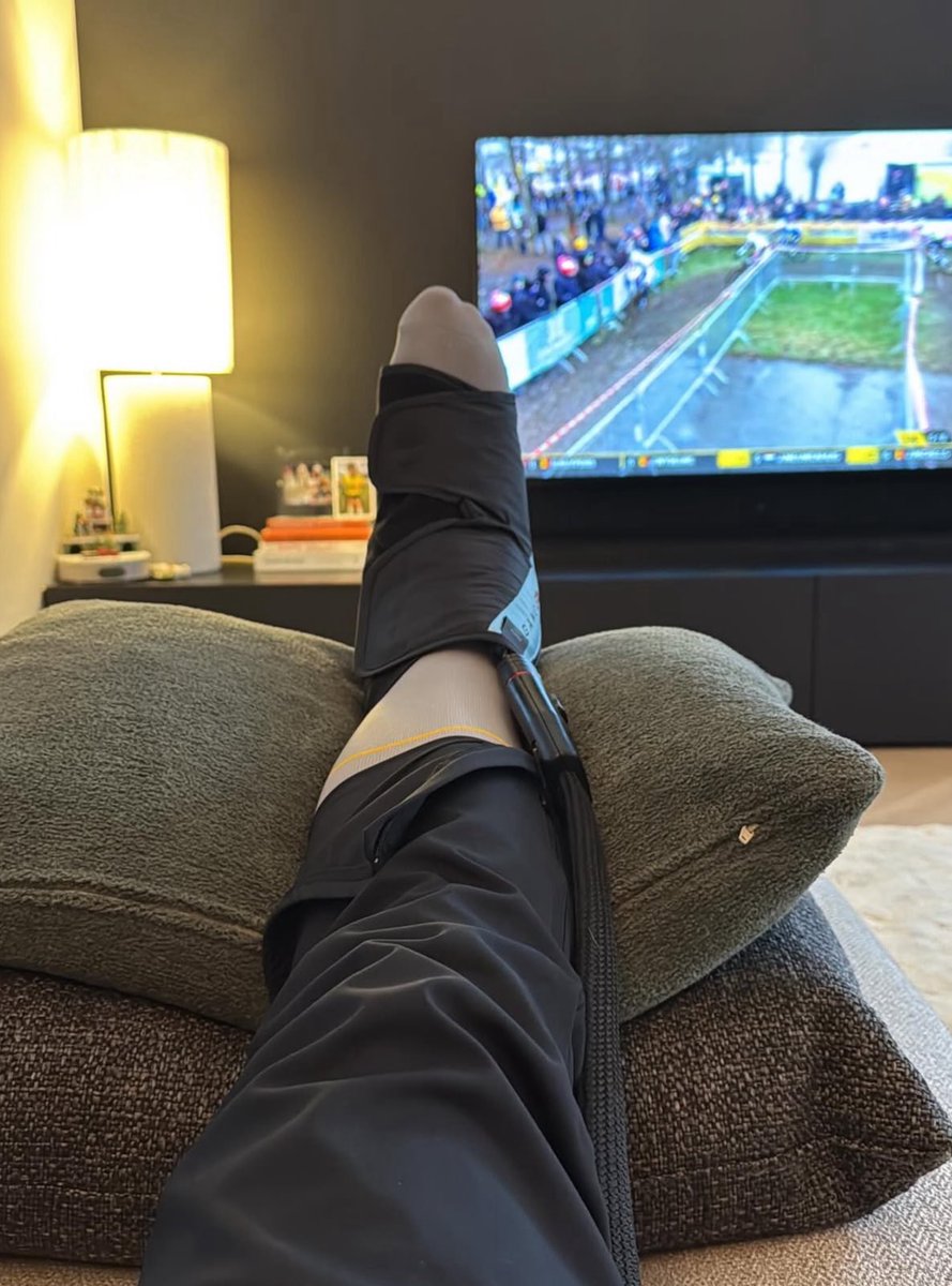 lucasaganronald's tweet image. What beautiful news we got today. Just nine days after his ankle injury (and surgery) Wout van Aert is already back riding on a bike outdoors. 🥹 Let’s go, Wout 🫶🏻

📷: posted by Wout himself