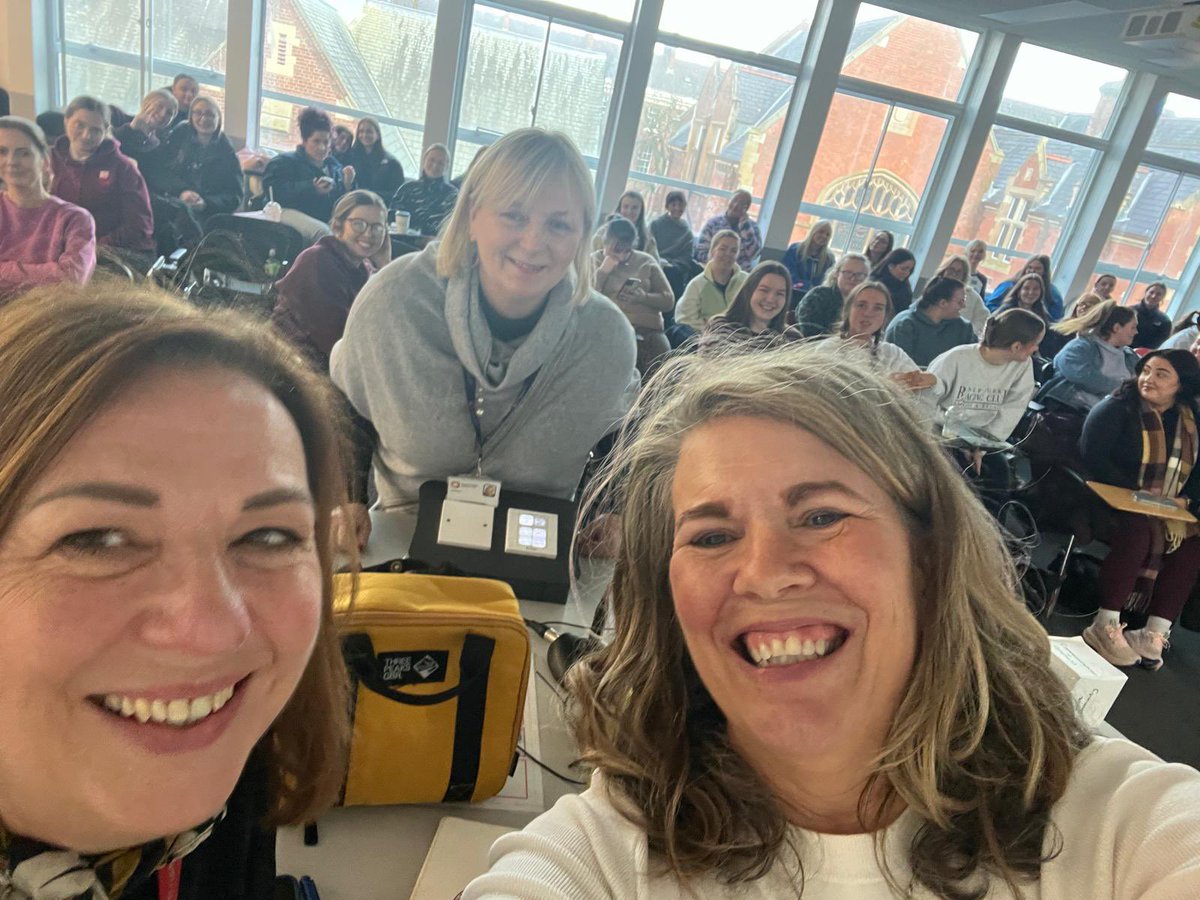 RcmNi's tweet photo. Always a pleasure to catch up with Queen’s University midwifery students and their lecturers!
Good to meet Year 2 again as they progress on their midwifery journey #byyourside #futuremidwives #midwifery https://t.co/Te7ZV0OTai